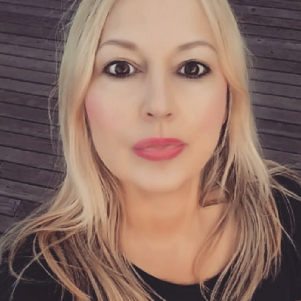 Meet your Posher Jolie